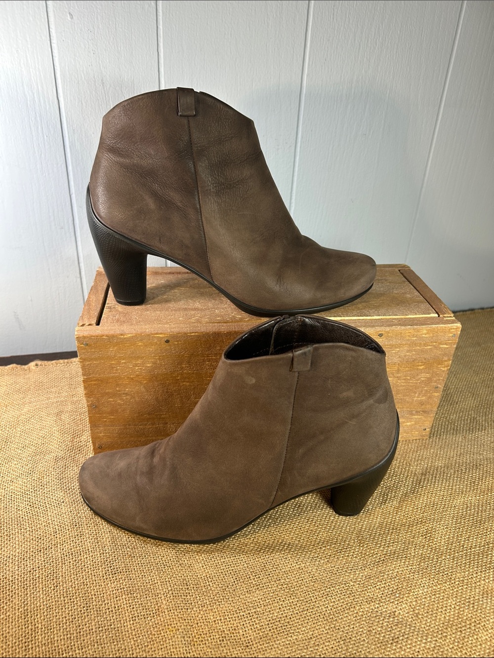 Ecco Soft Brown Leather Ankle Booties